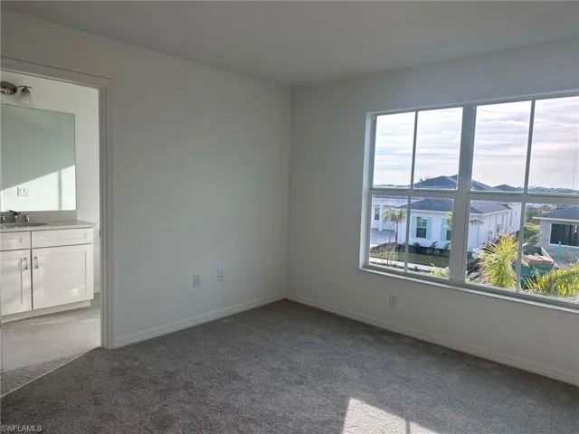 Additional bedroom with en suite (2nd floor)