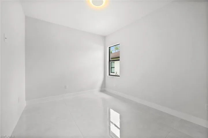 Spare room featuring light tile patterned flooring