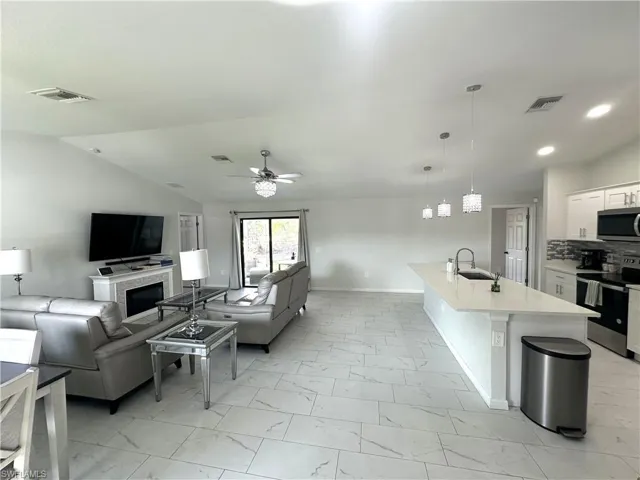 3710 38th St Sw, Lehigh Acres, Florida 33976