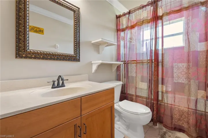 Guest Bathroom 4