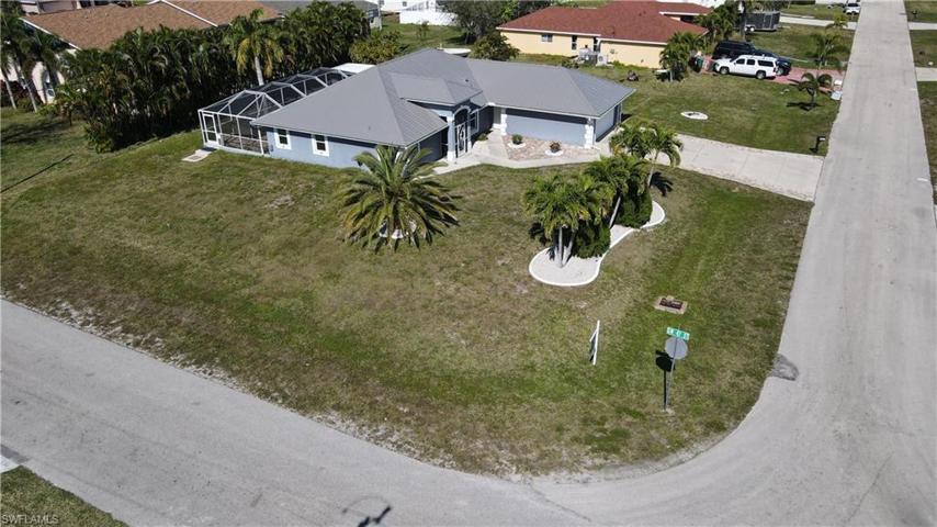 OVERSIZED CORNER LOT!