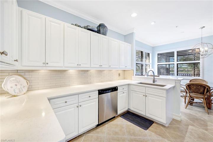 10482 Smokehouse Bay DR # 201, NAPLES FL 34120