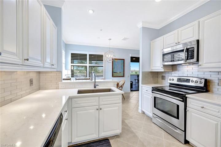 10482 Smokehouse Bay DR # 201, NAPLES FL 34120