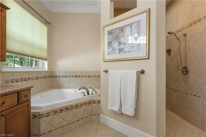 649 Bow Line Dr, Naples, Florida 34103