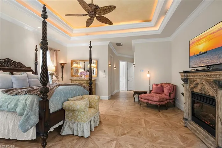 649 Bow Line Dr, Naples, Florida 34103