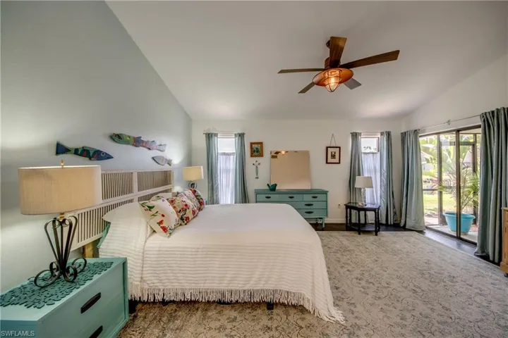 MASTER SUITE WITH SLIDING DOOR TO LANAI