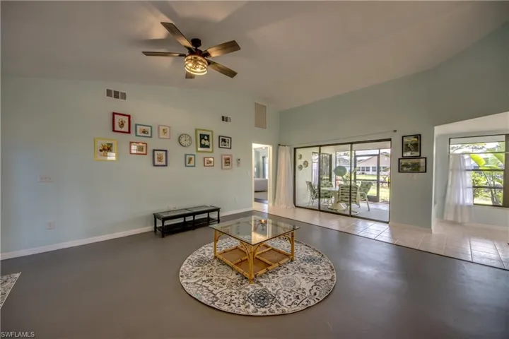 GREAT ROOM LOOKING TO LANAI.