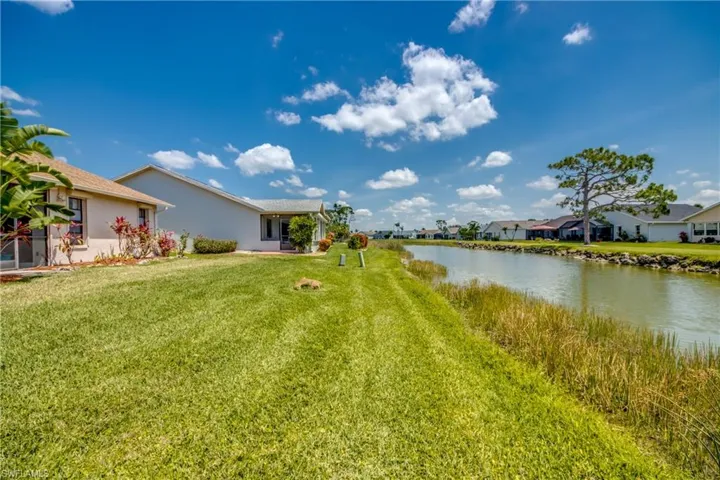 LARGE BACK YARD