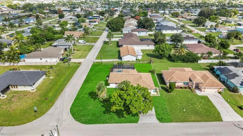 1717 Se 11th Ter, Cape Coral, Florida 33990