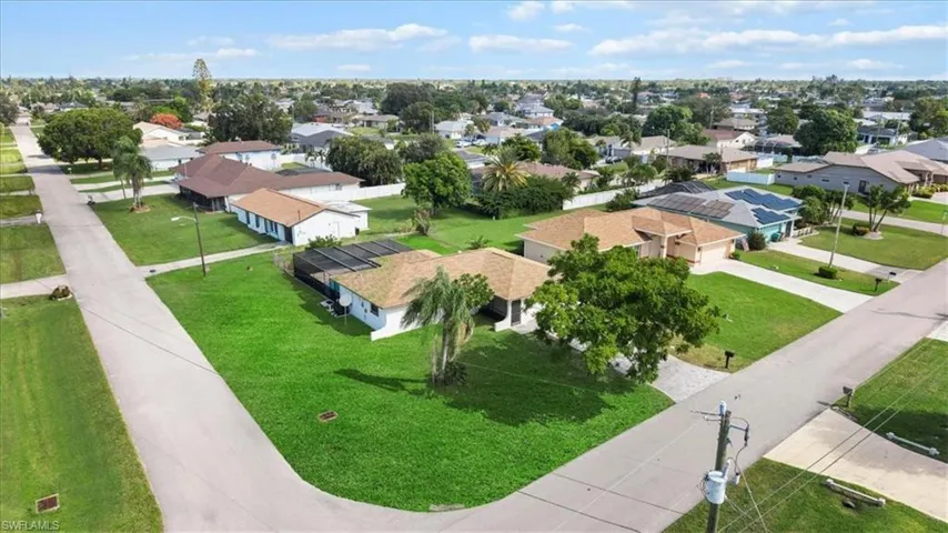 1717 Se 11th Ter, Cape Coral, Florida 33990