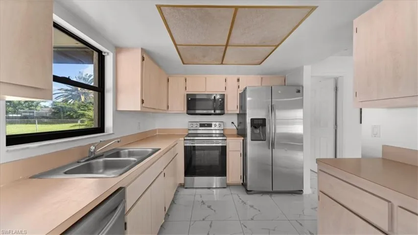 1717 Se 11th Ter, Cape Coral, Florida 33990