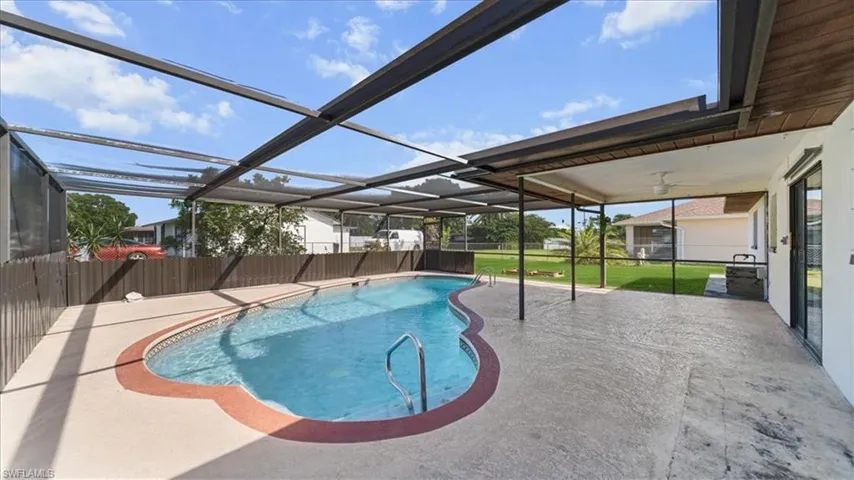 1717 Se 11th Ter, Cape Coral, Florida 33990