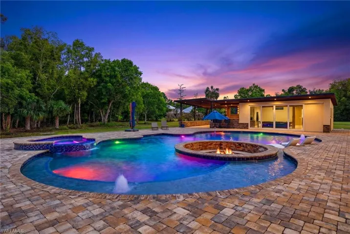 Resort Style Pool/ Spa/ Fire Pit