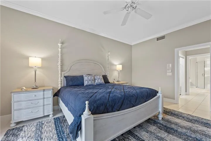 677  Vintage Reserve  CIR, Naples, FL 34119