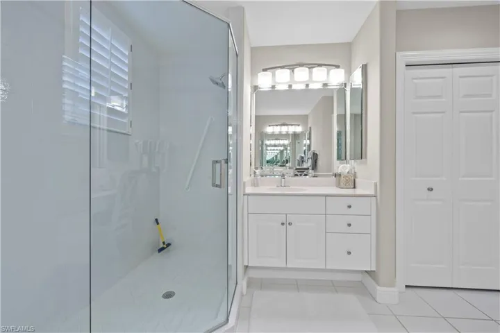 677  Vintage Reserve  CIR, Naples, FL 34119