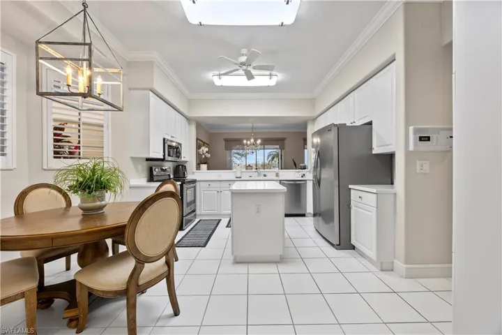 677  Vintage Reserve  CIR, Naples, FL 34119
