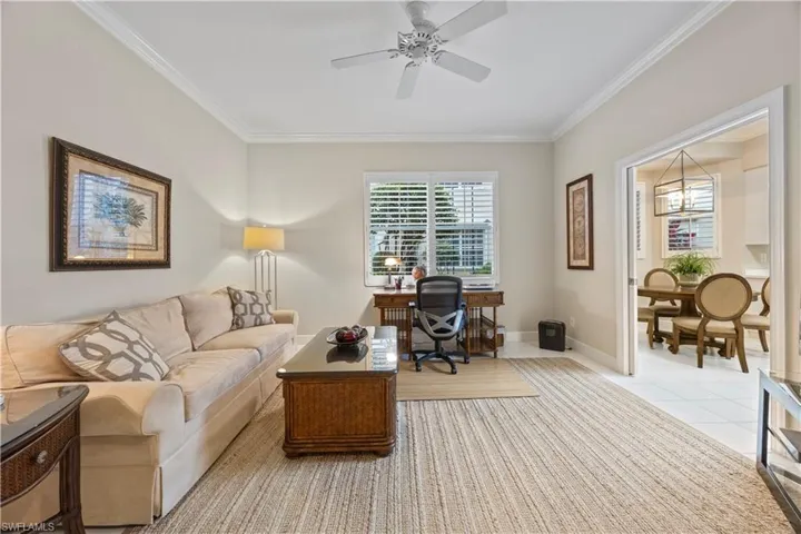 677  Vintage Reserve  CIR, Naples, FL 34119