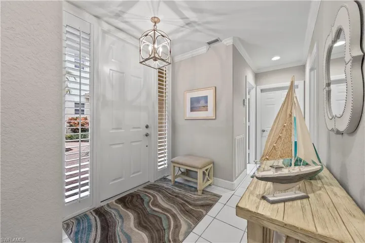 677  Vintage Reserve  CIR, Naples, FL 34119
