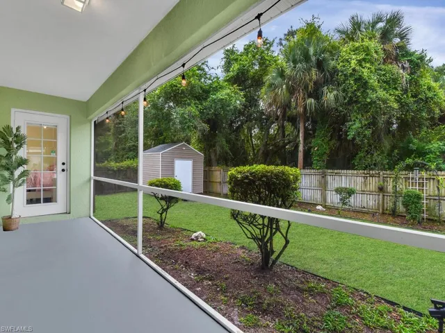 Long Screened Rear Lanai