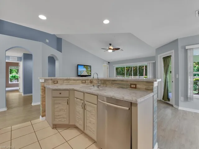 Kitchen w/ Island