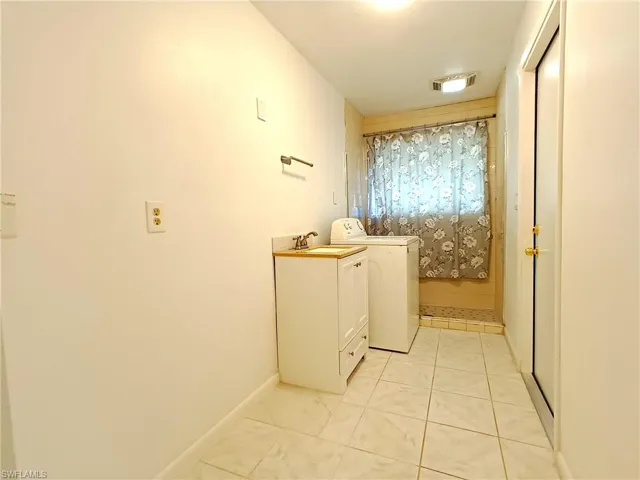 1326 Se 23rd Ter, Cape Coral, Florida 33990