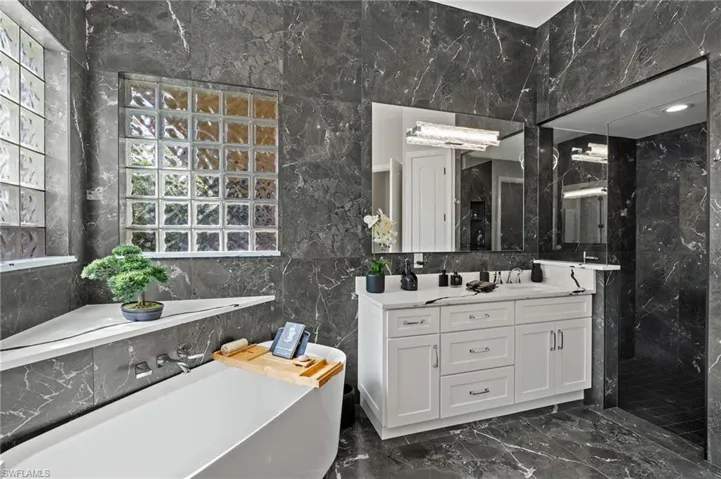 876  Villa Florenza  DR, Naples, FL 34119