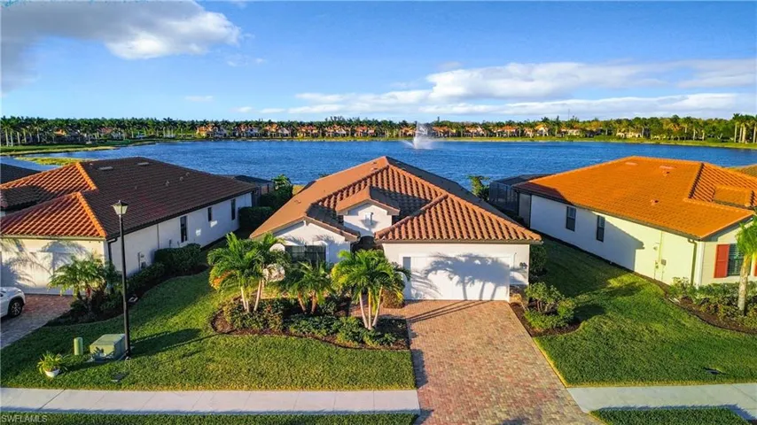1556  Santiago  CIR, Naples, FL 34113