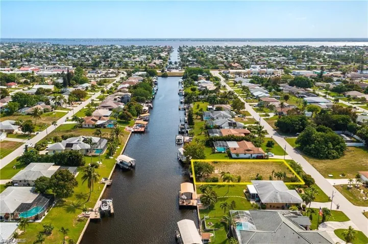 1325 SE 32nd TER, CAPE CORAL FL 33904