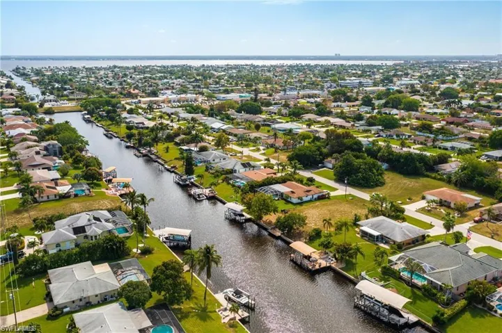 1325 SE 32nd TER, CAPE CORAL FL 33904