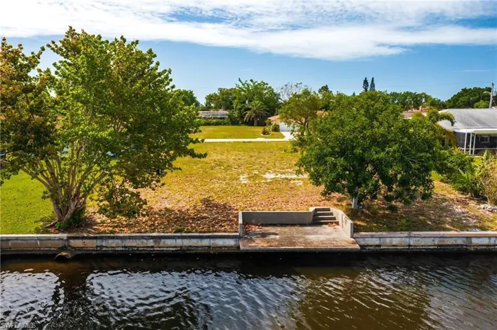 1325 SE 32nd TER, CAPE CORAL FL 33904