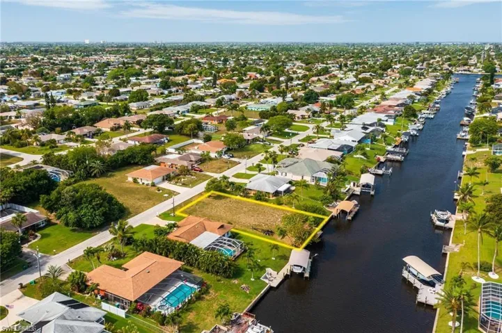 1325 SE 32nd TER, CAPE CORAL FL 33904