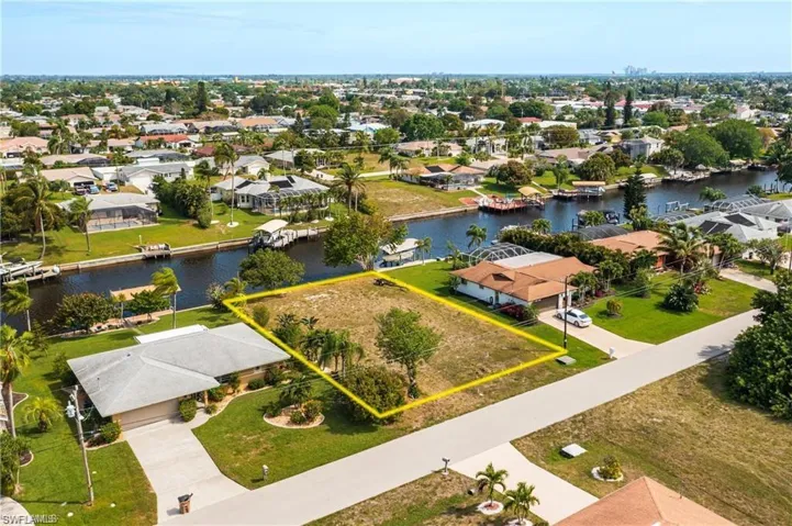 1325 SE 32nd TER, CAPE CORAL FL 33904