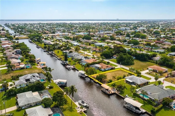 1325 SE 32nd TER, CAPE CORAL FL 33904