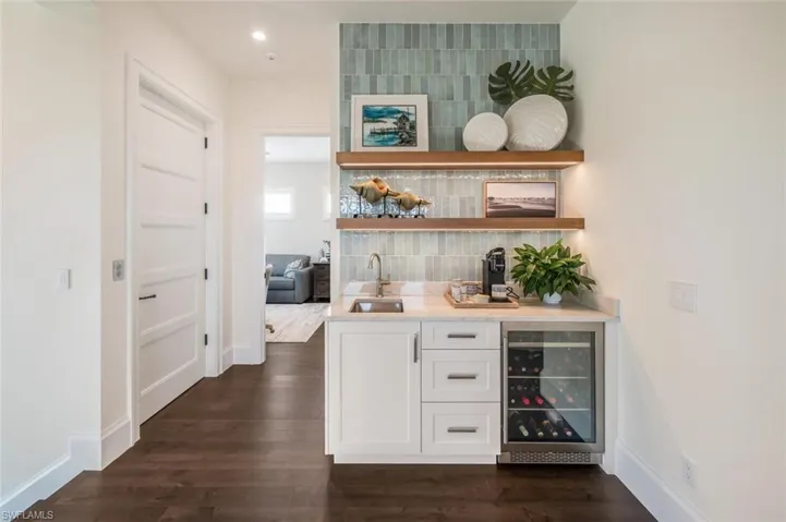 Loft area Wet Bar