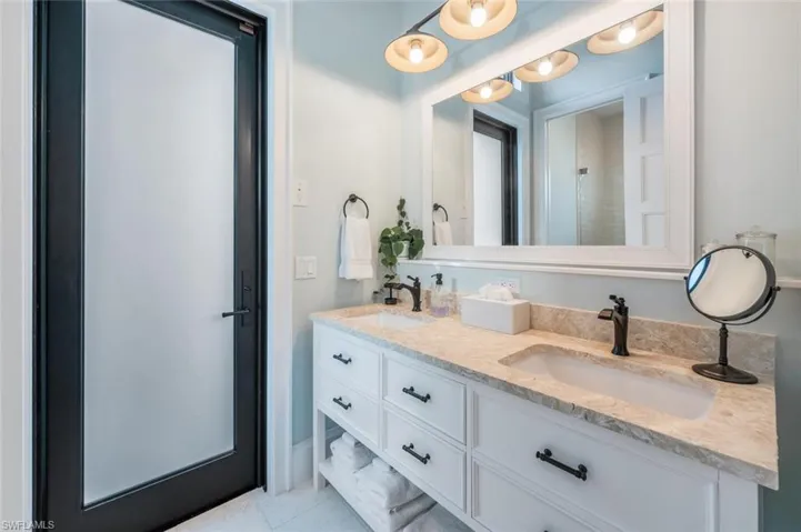 Bedroom/Pool Bath