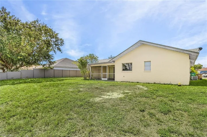 1435 Se 14th St, Cape Coral, Florida 33990