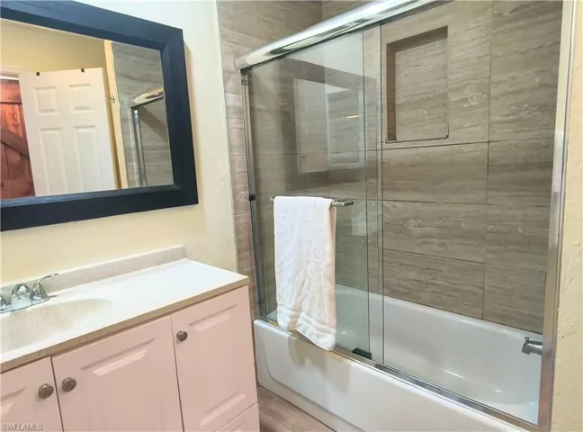 Guest Bathroom upstairs