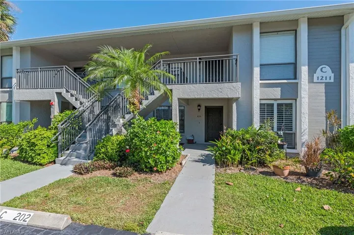 1211  Commonwealth  CIR, Naples, FL 34116
