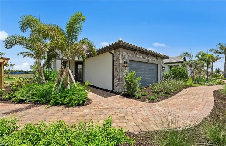 Exterior/interior photos are of staged model home. Illustration purposes only.