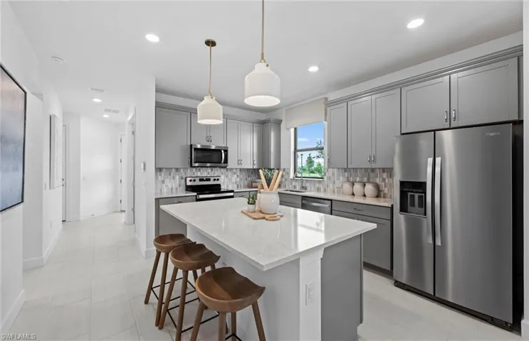 Exterior/interior photos are of staged model home. Illustration purposes only.