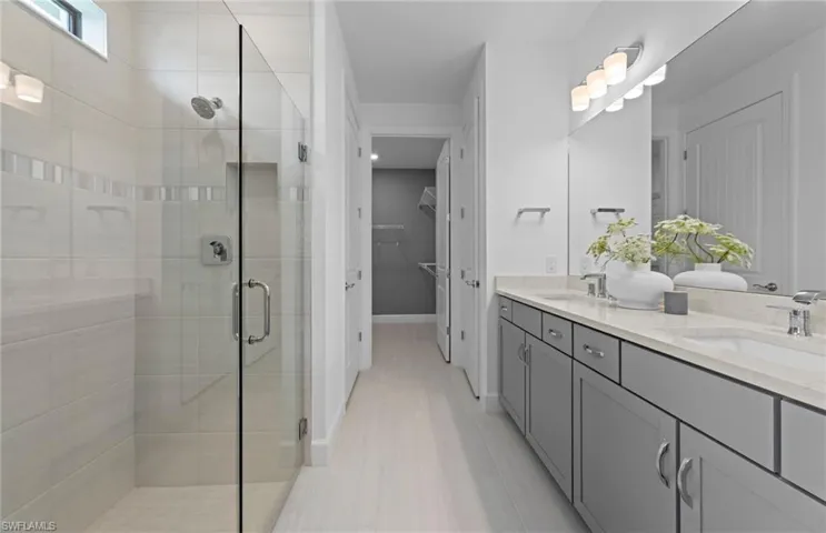 Exterior/interior photos are of staged model home. Illustration purposes only.