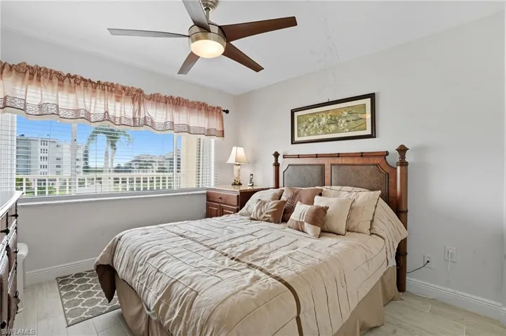 Guest Bedroom with Queen Bed!