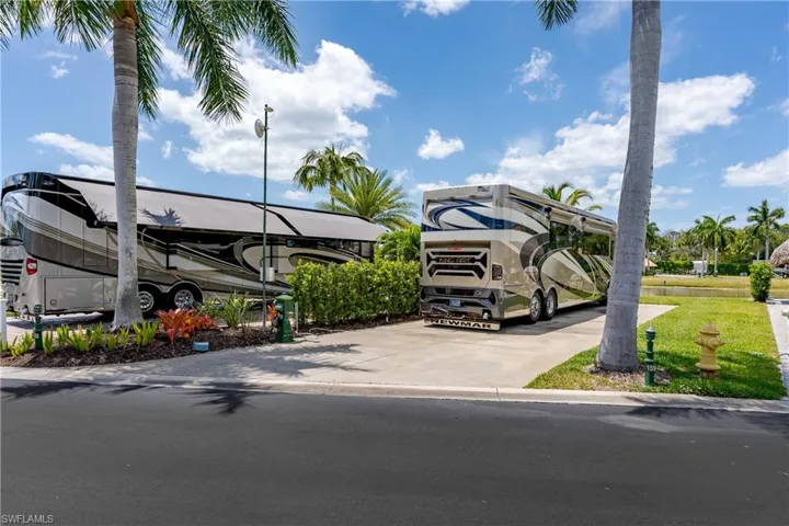 13457  Ladyfish  LN, Naples, FL 34114