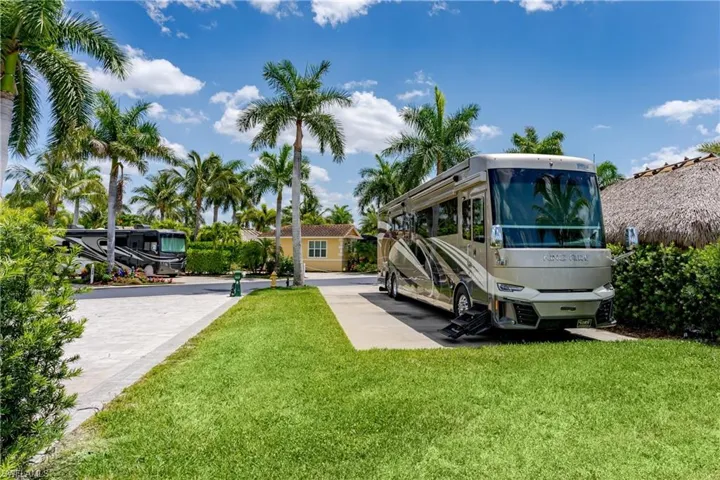 13457  Ladyfish  LN, Naples, FL 34114