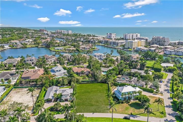 350 Rudder RD, NAPLES FL 34102