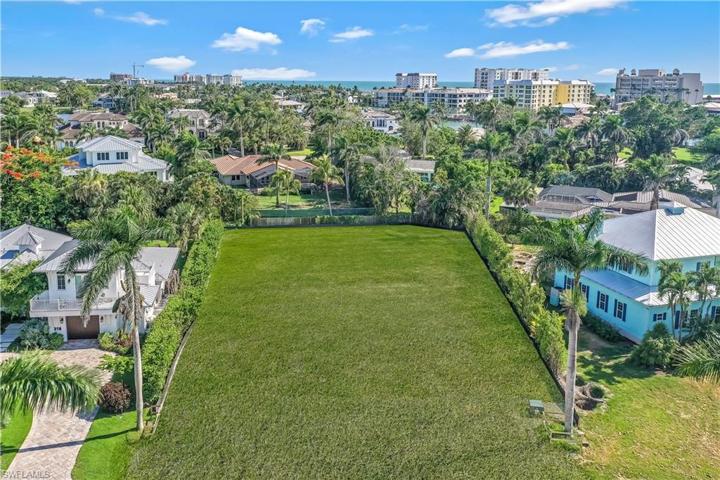 350 Rudder RD, NAPLES FL 34102