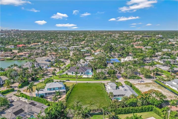 350 Rudder RD, NAPLES FL 34102