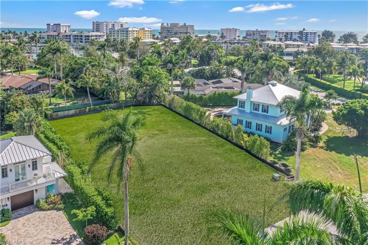 350 Rudder RD, NAPLES FL 34102