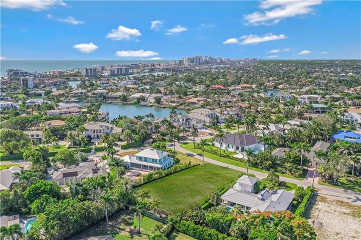 350 Rudder RD, NAPLES FL 34102