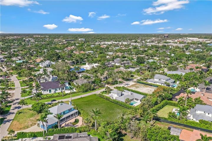 350 Rudder RD, NAPLES FL 34102